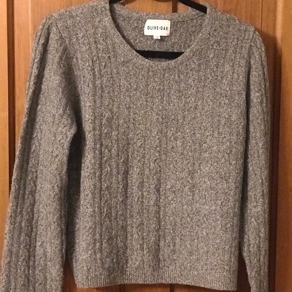 Olive & Oak Sweaters - Olive and Oak cabled sweater
